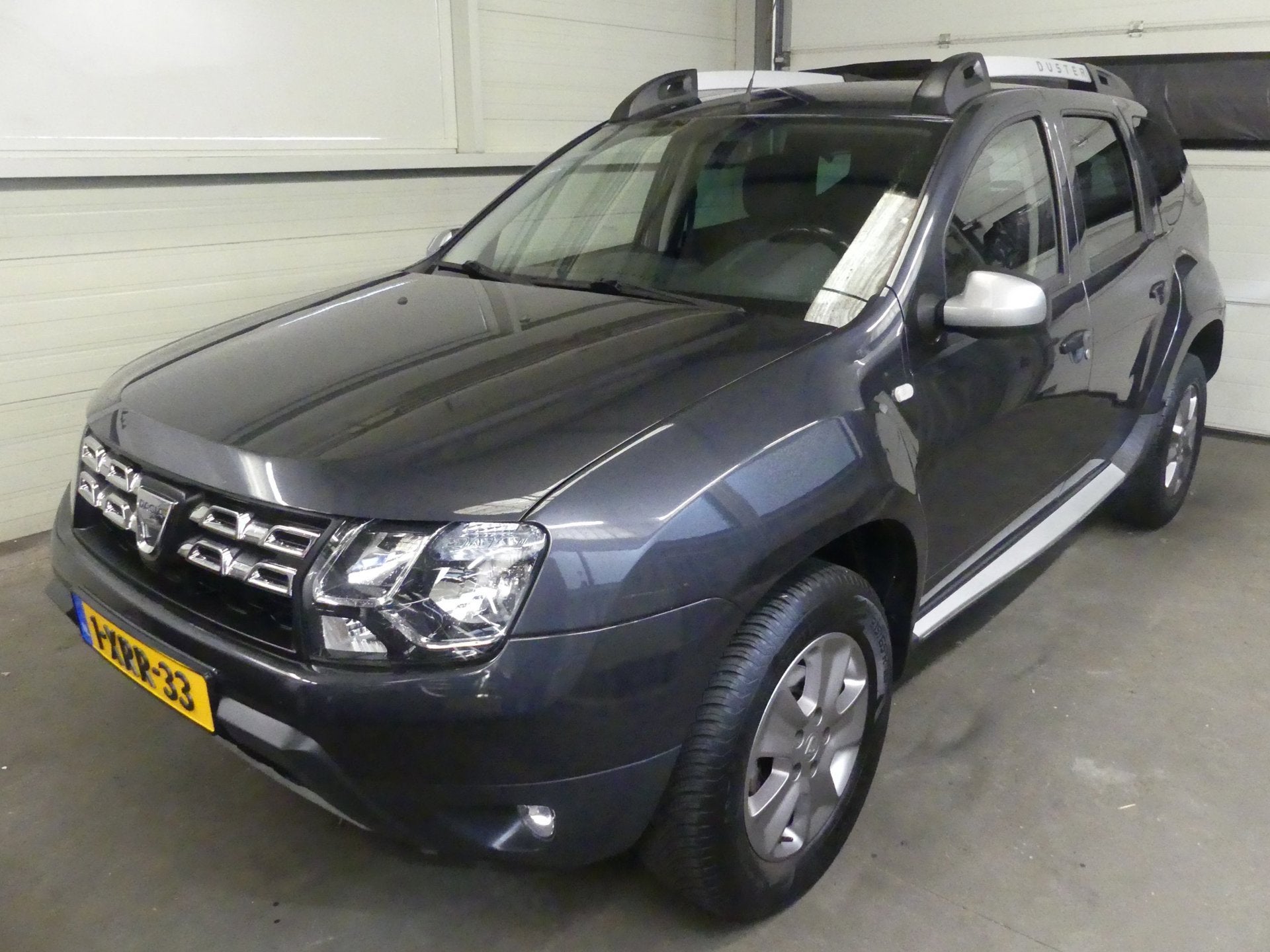 Dacia Duster 1.2 TCe 4x2 Lauréate - Trekhaak - Airco, Auto's, Voorwielaandrijving, Euro 5, 125 pk, Gebruikt