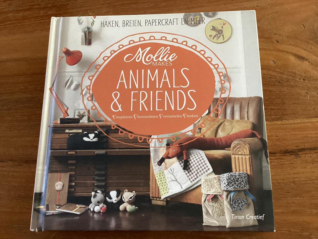 Mollie Makes Animals & Friends Haken/breien, Dieren, Meerkleurig, Ophalen of Verzenden, Zo goed als nieuw