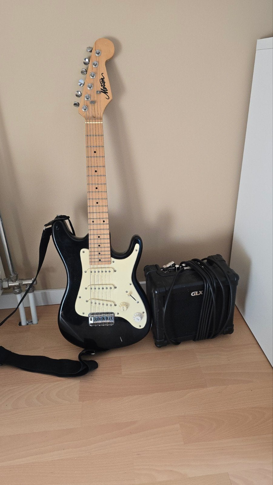 Mini elektrische gitaar met versterker - Motion GLX, Muziek en Instrumenten, Gebruikt, Met versterker, Solid body, Ophalen