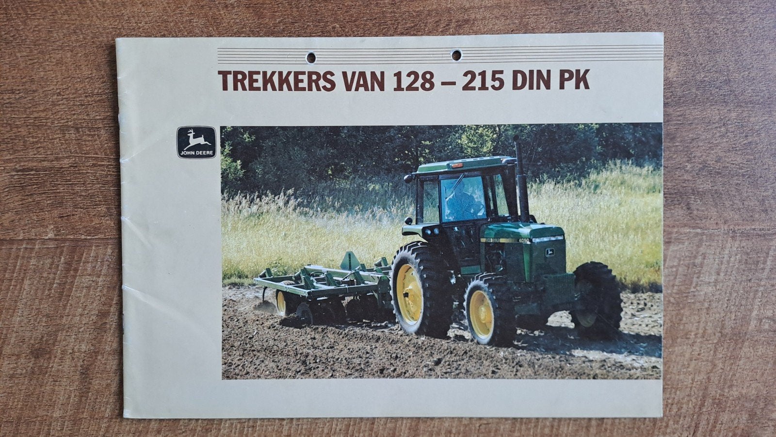 folder JOHN DEERE Trekkers, tractoren van 128- 215 PK, Ophalen of Verzenden, Zo goed als nieuw, Folder