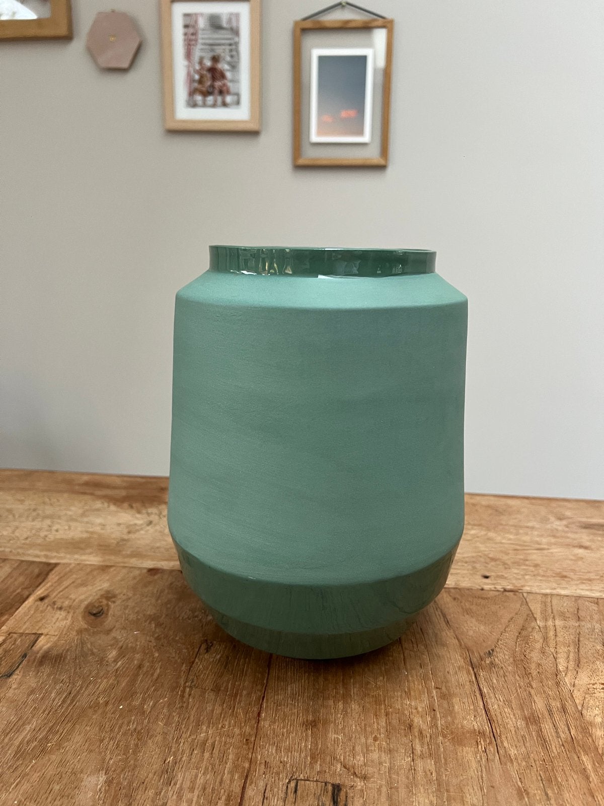 Grote handgemaakte vaas Cilia van Form keramiek, Huis en Inrichting, Woonaccessoires | Vazen, 23 cm, Handgemaakt, Ophalen of Verzenden