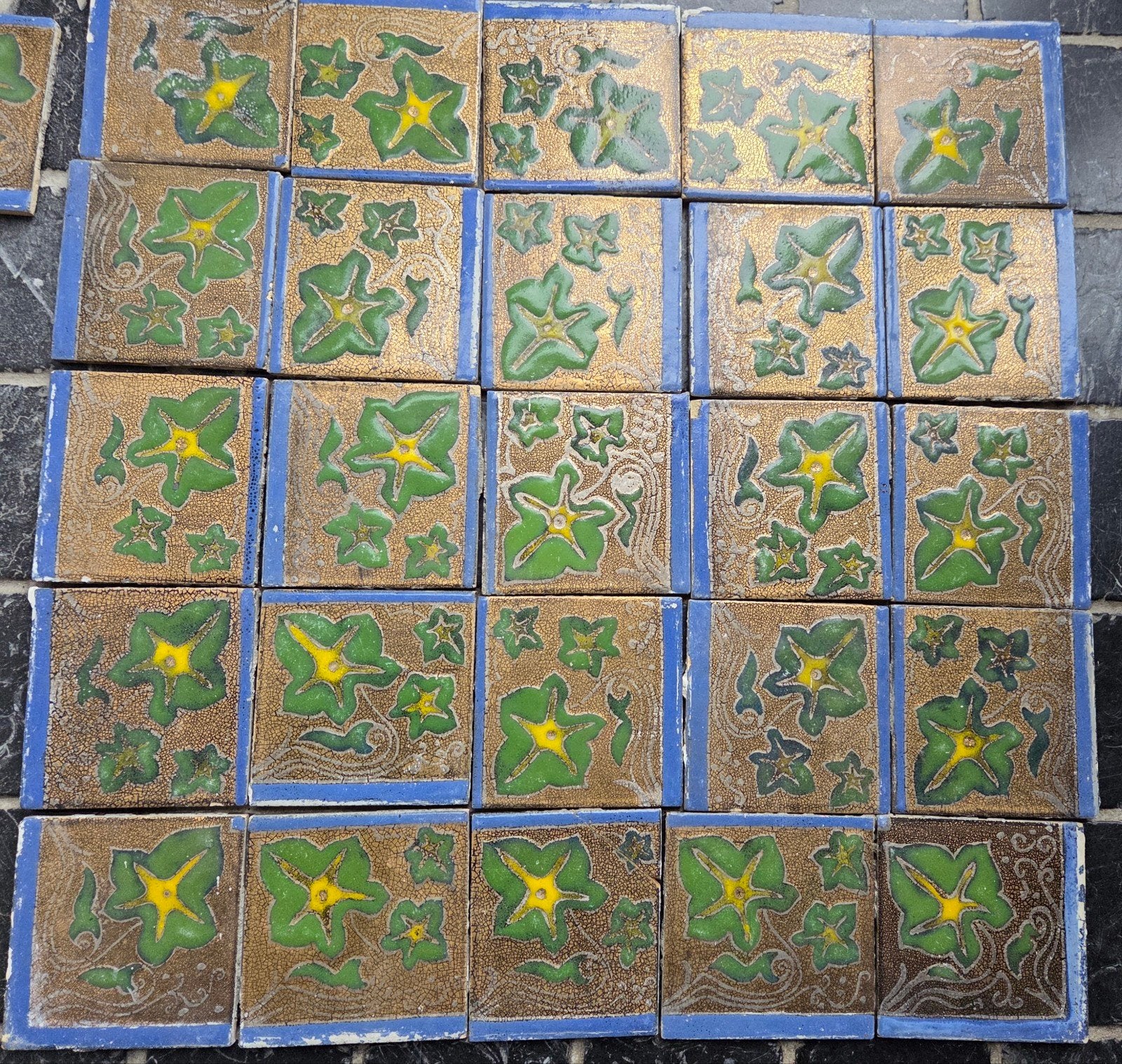 Antieke tegeltjes met bladmotief, 10,5x10,5 cm, Ophalen