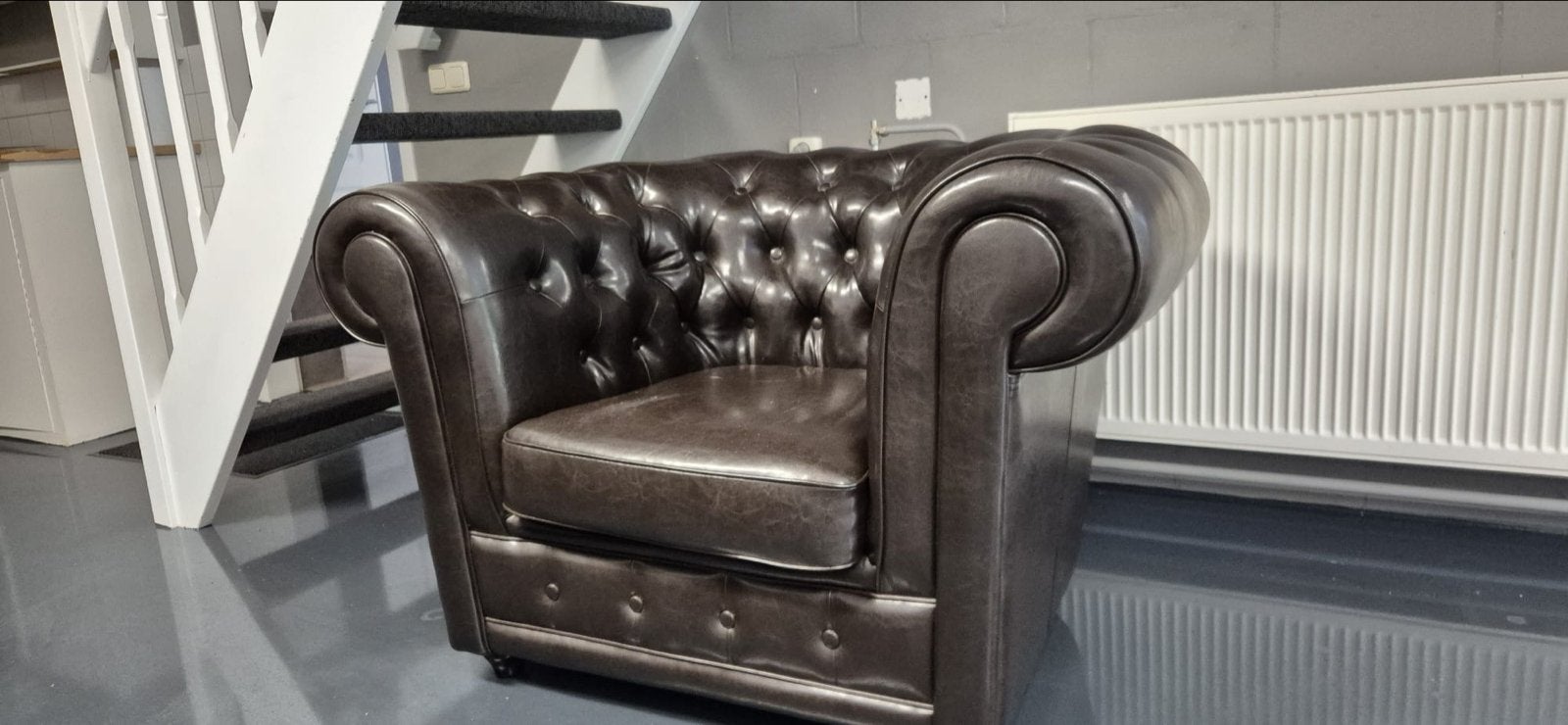 Chesterfield stoel - Bruin leer, Huis en Inrichting, Ophalen, Bruin, Leer, Zo goed als nieuw