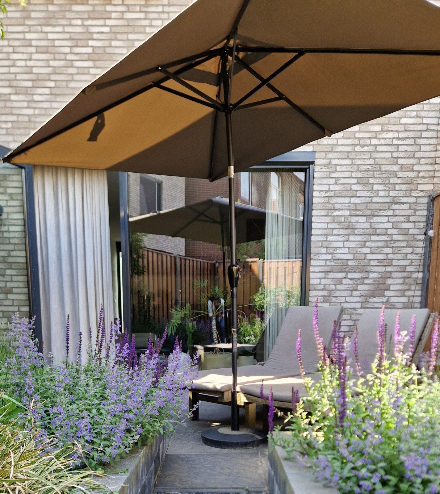 Parasol Rapallo 200x300cm rechthoek Taupe +hoes +ronde voet, Ophalen, Kantelbaar, 2 tot 3 meter, Zo goed als nieuw