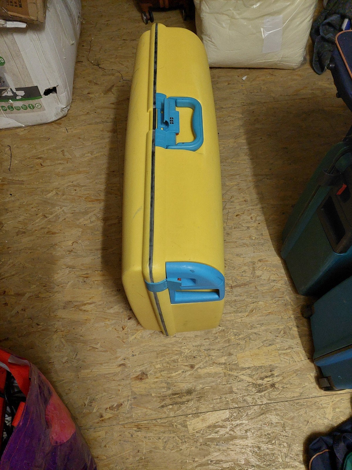 Gele koffer (harde kunststof), Ophalen, Hard kunststof, Zo goed als nieuw, 70 cm of meer