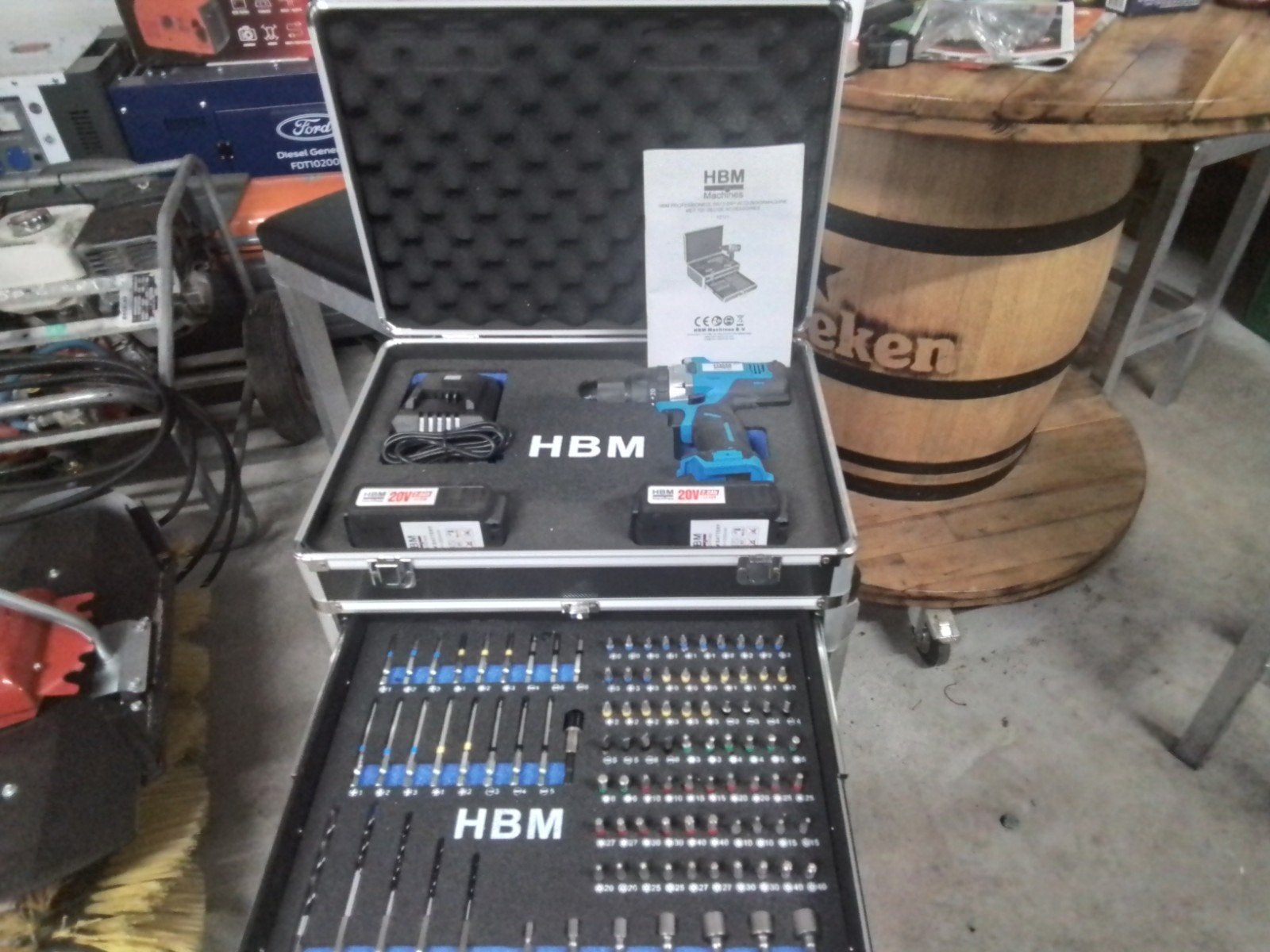 HBM Accuboormachine 20V met 2 accu's en uitgebreide set, Variabele snelheid, Ophalen of Verzenden, Minder dan 400 watt, Zo goed als nieuw