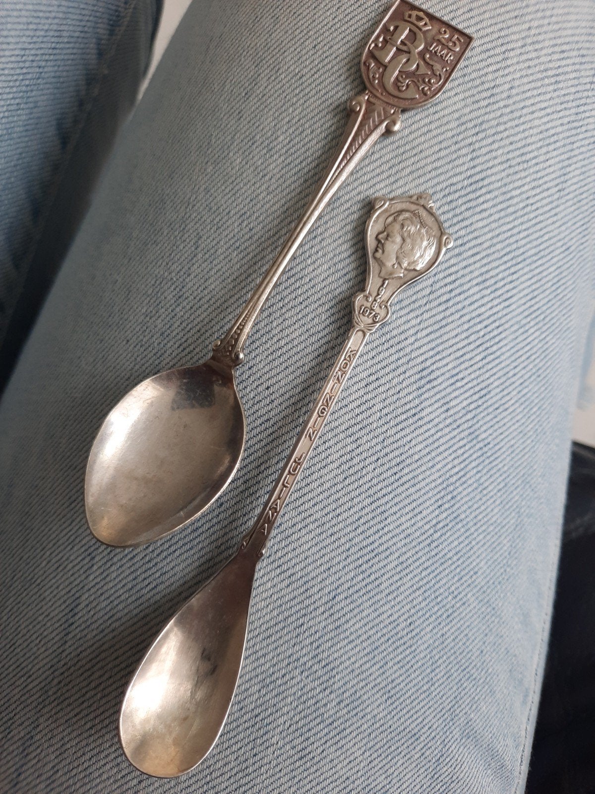 Vintage verzilverde Koninklijke theelepeltjes (2), Verzamelen, Ophalen of Verzenden, Gebruikt, Nederland, Speld(je) of Lepel(tje)