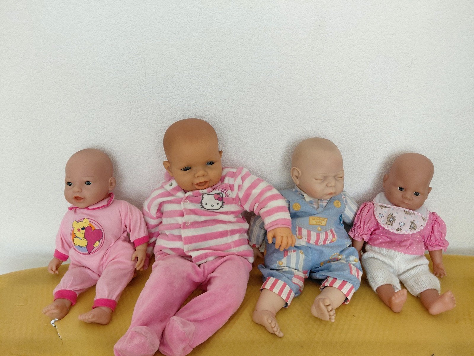 Set van 4 babypoppen, diverse maten en kleding, Kinderen en Baby's, Speelgoed | Poppen, Ophalen of Verzenden, Gebruikt, Babypop