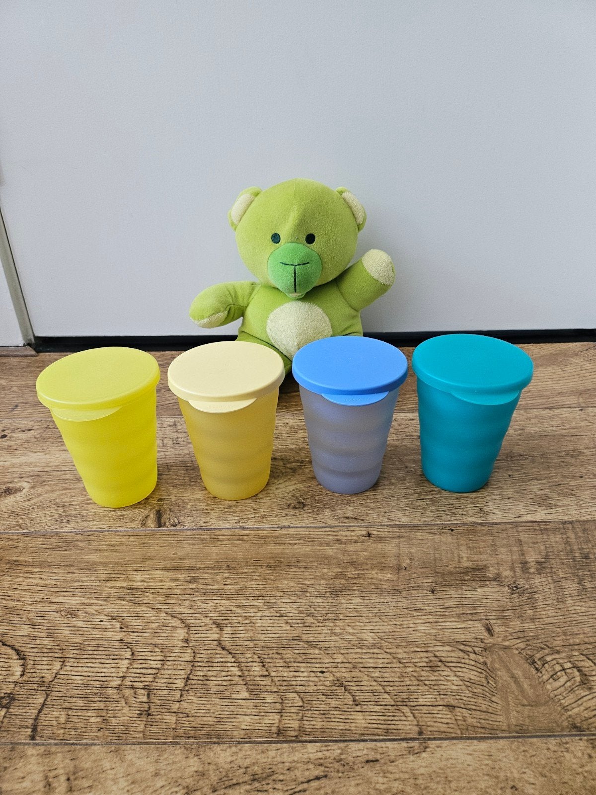 Set 2) Tupperware rietjesbekers gekleurd dicht deksel, Ophalen of Verzenden, Zo goed als nieuw, Blauw, Beker of Kan