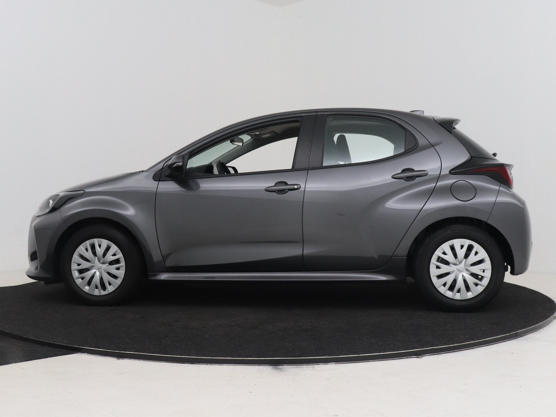Toyota Yaris 1.5 Hybrid Active (bj 2022, automaat), 12 maanden, Gebruikt, 49 €/maand, Bedrijf