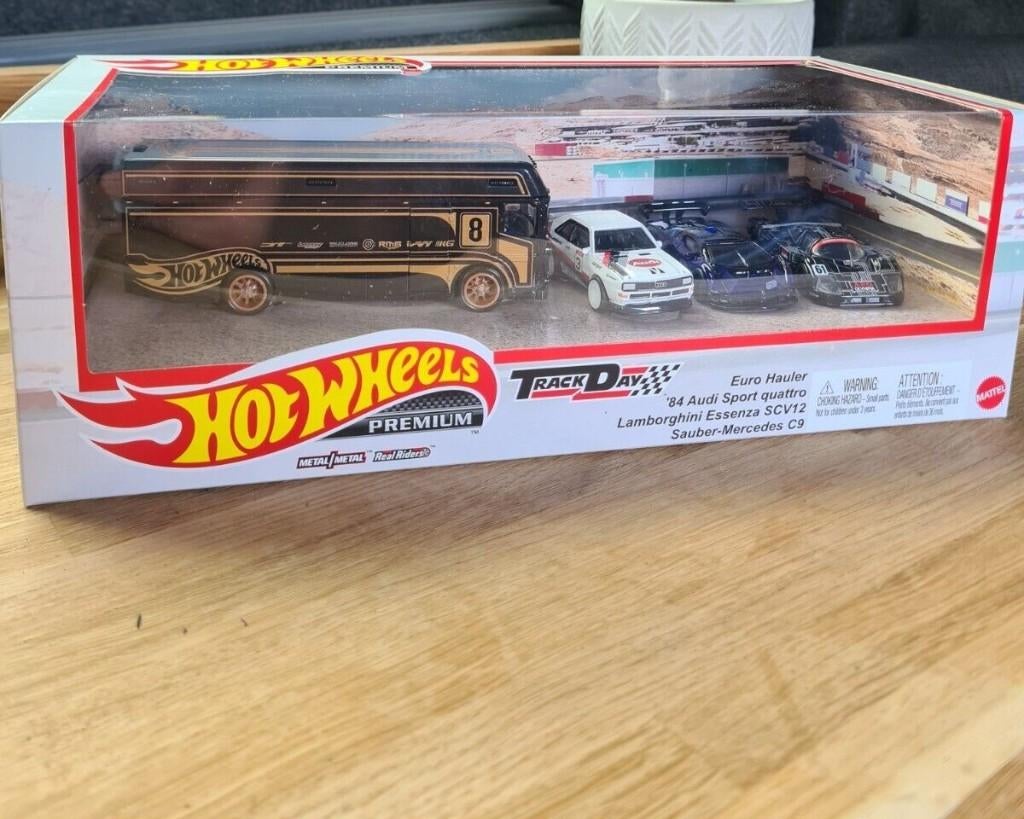 Hot wheels Premium Track Day set euro hauler Audi, Lambo mer, Ophalen of Verzenden, Nieuw, Auto