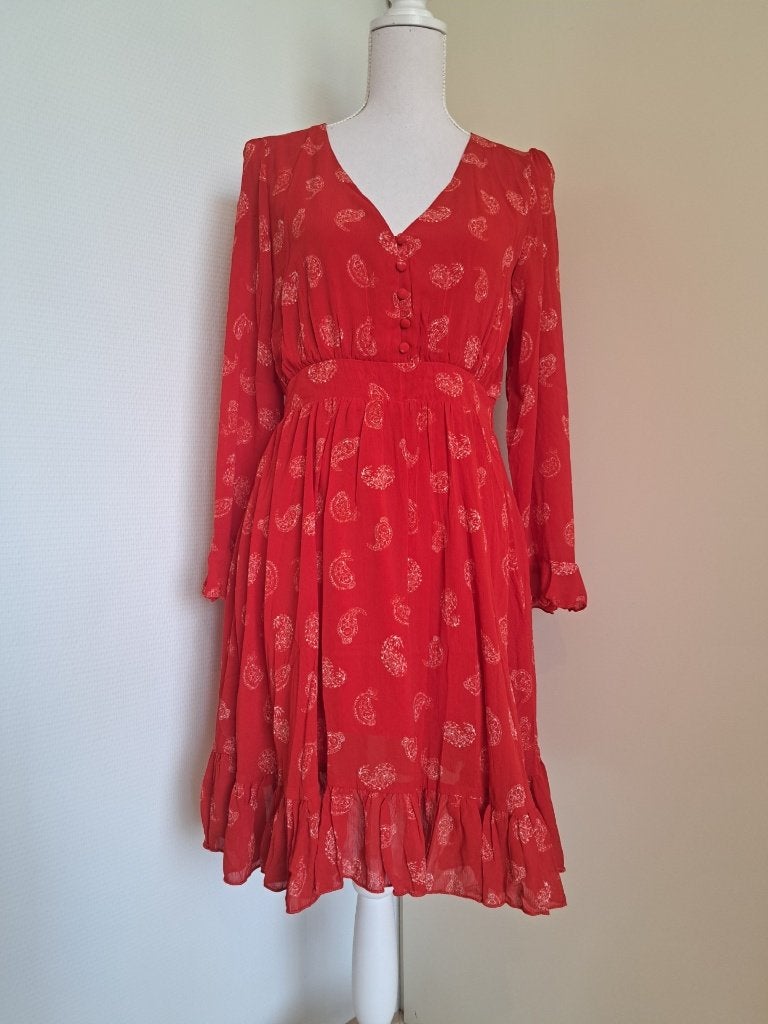 Rood jurk Goa, Kleding | Dames, Maat 38/40 (M), Nieuw, Ophalen of Verzenden, Knielengte