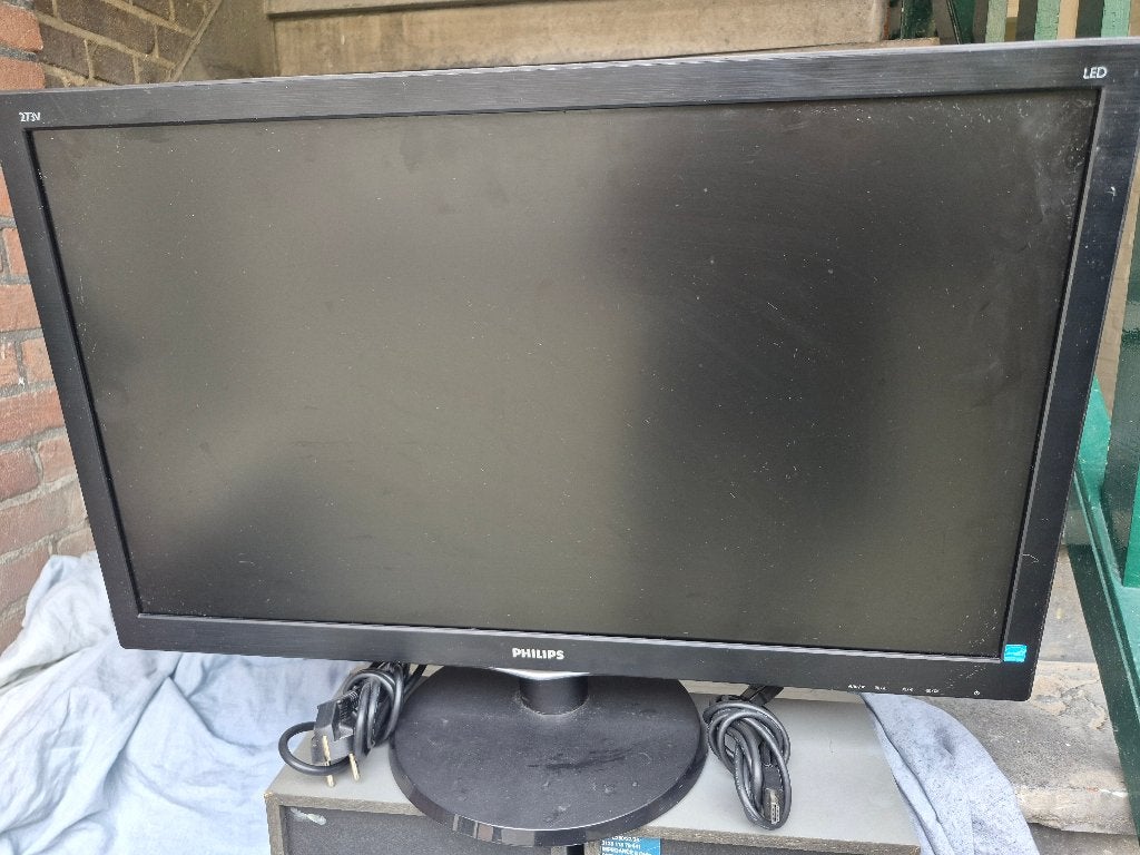 Foto 3 van Philips 273V5L monitor, uit februari 2014.