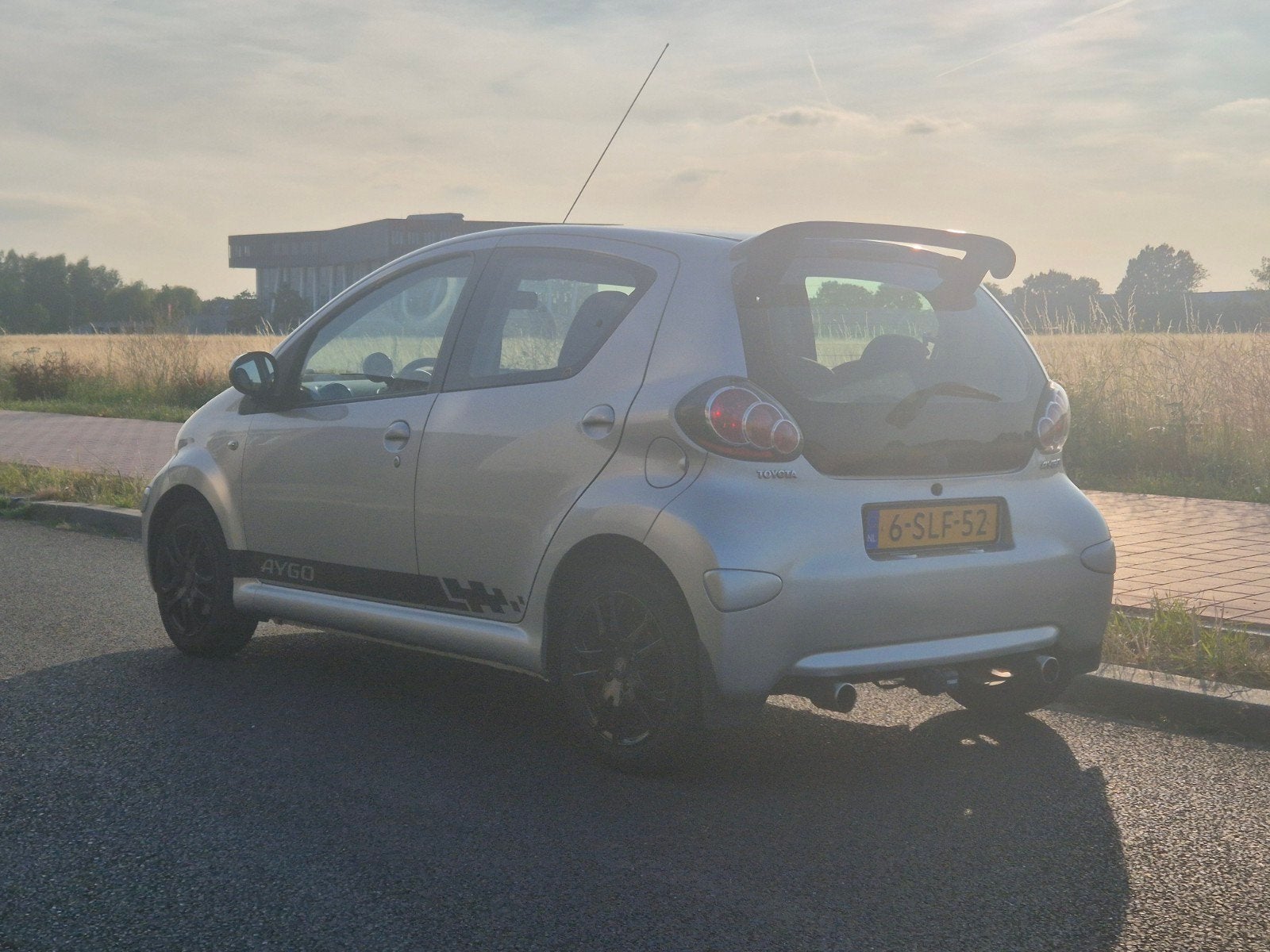 Toyota Aygo 1.0 12V Vvt-i 5DRS 2011 Grijs, Auto's, Voorwielaandrijving, 4 stoelen, 68 pk, Handgeschakeld