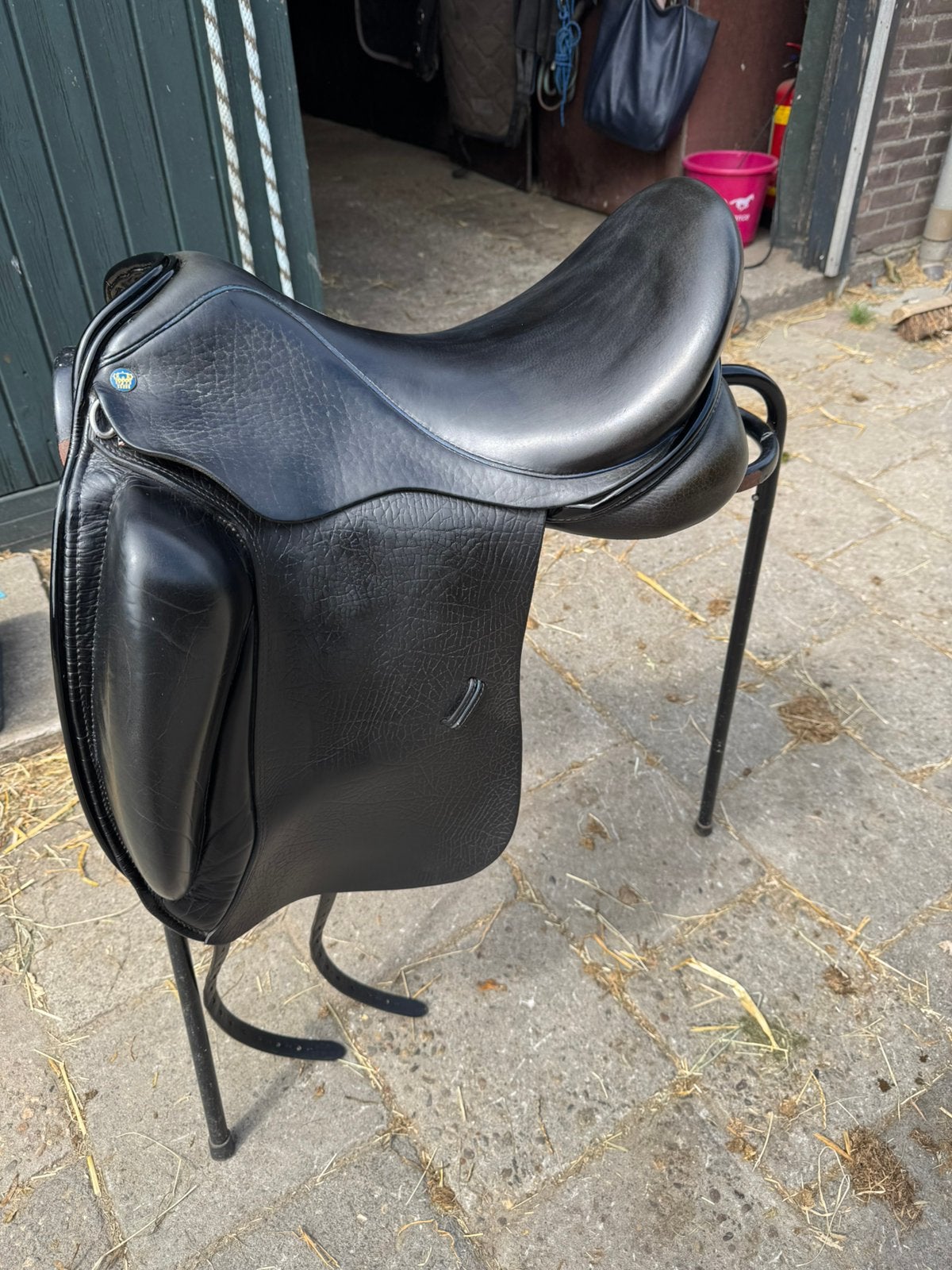 KM Custom zadel, L (17.5 inch), Gebruikt, Dressuur, Diepe zit