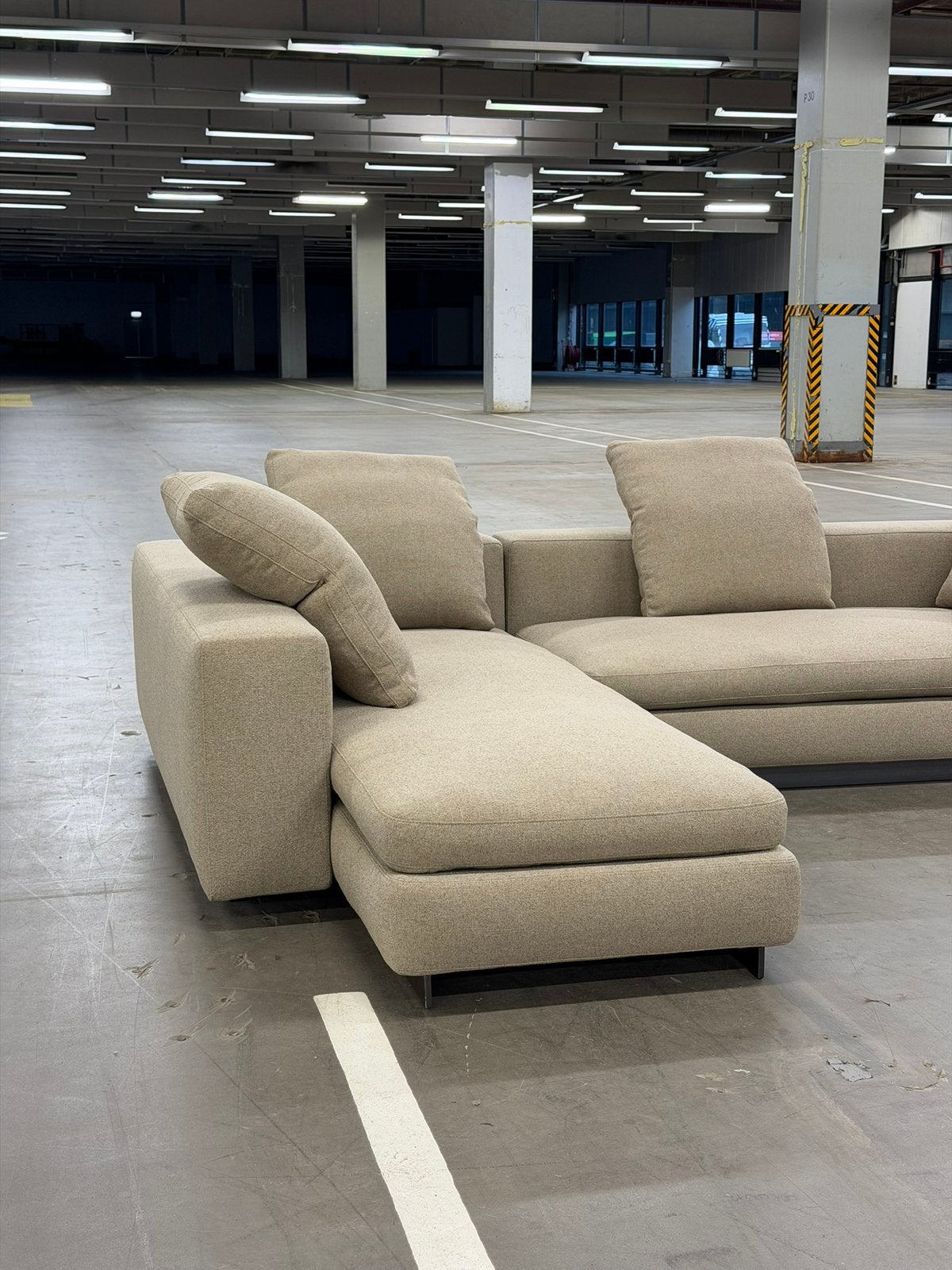 Minotti Yang Hoekbank | Beige | NIEUWSTAAT + Garantie, Metaal, 250 tot 300 cm, Hoekbank, Ophalen of Verzenden