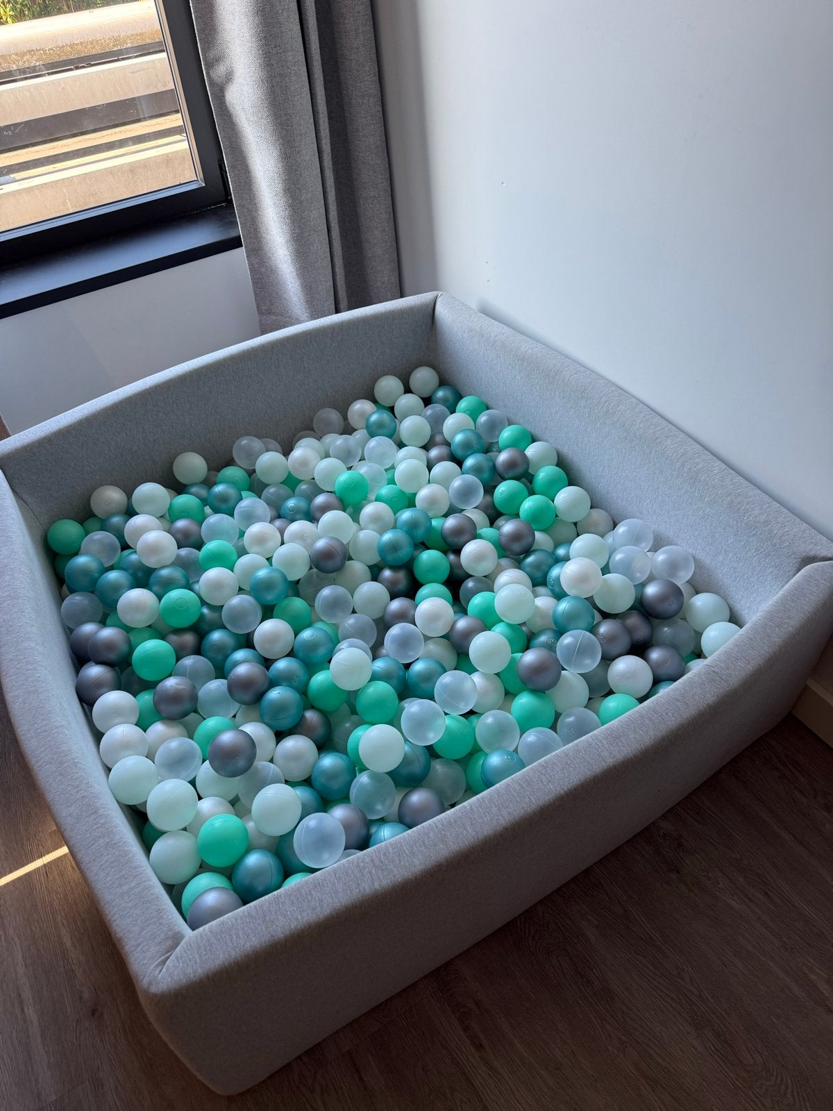 Moje Vierkant Ballenbad Lichtgrijs 106x106x40 cm met 800 bal, Ophalen, Zo goed als nieuw