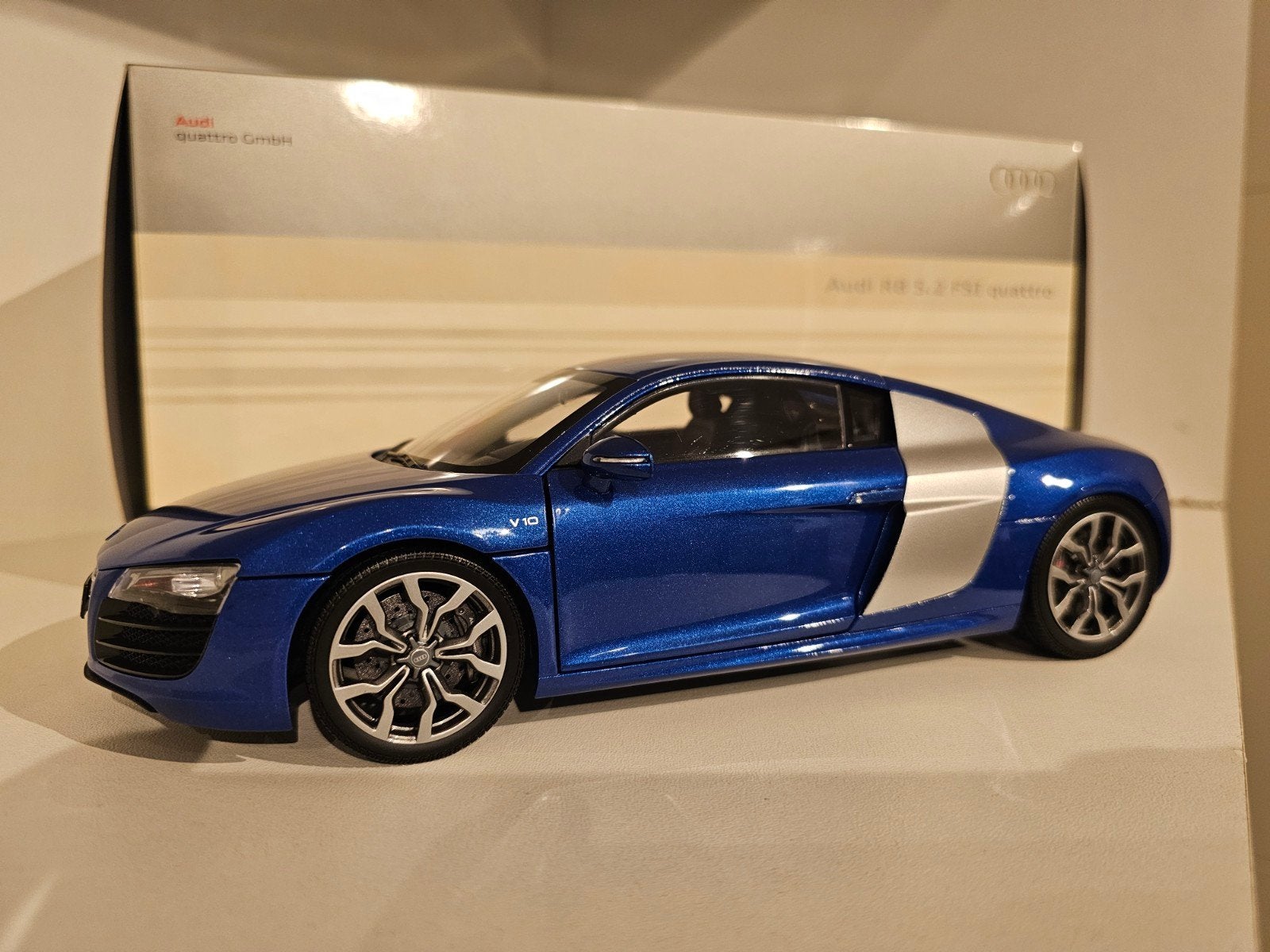 Kyosho Audi R8 5.2 FSI Quattro Sepangblauw 1:18, Ophalen of Verzenden, Zo goed als nieuw, Auto, Kyosho