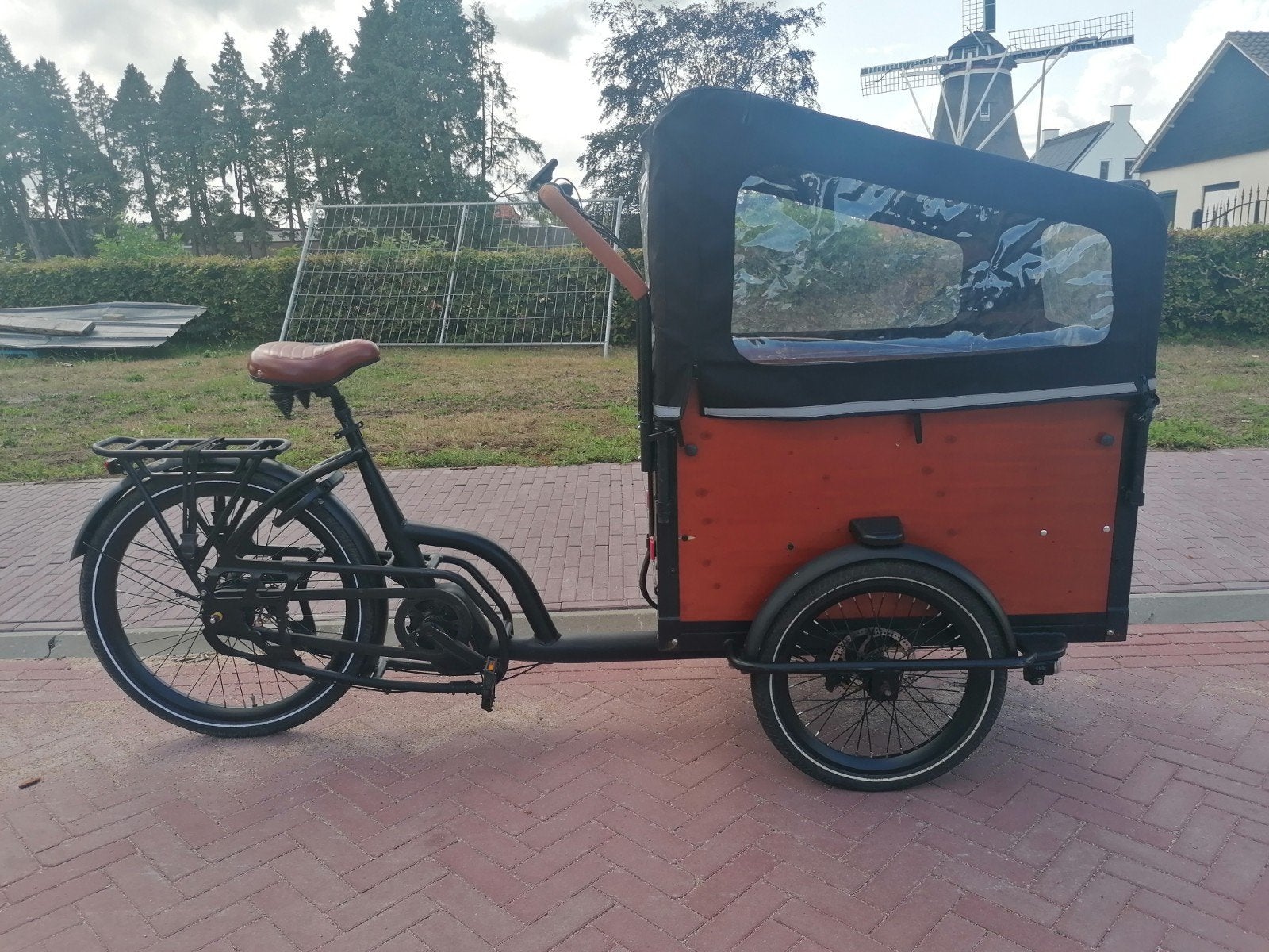 Elektrische Cangoo Noon Bakfiets met nieuwe regenhuif, Fietsen en Brommers, 4 kinderen of meer, Gebruikt, Elektrisch, Schijfrem