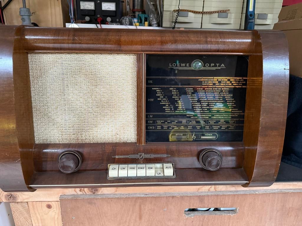 Loewe Opta buizenradio radiomeubel 3953 W, Ophalen