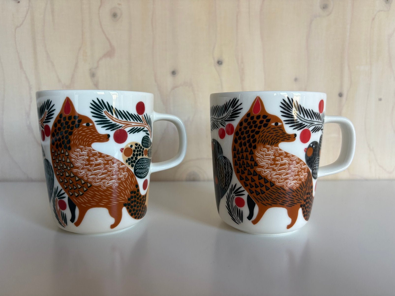Set van 2 - Marimekko Oiva Ketunmarja Mok 2,5dl - Vos, Ophalen of Verzenden, Zo goed als nieuw, Overige stijlen, Kop(pen) en/of Schotel(s)