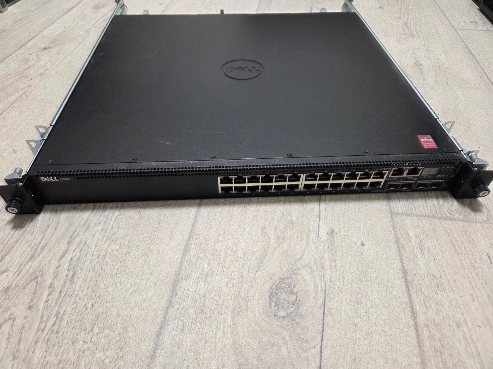 Dell N3024 24p switch met SFP+ en rails, Ophalen of Verzenden, Gebruikt
