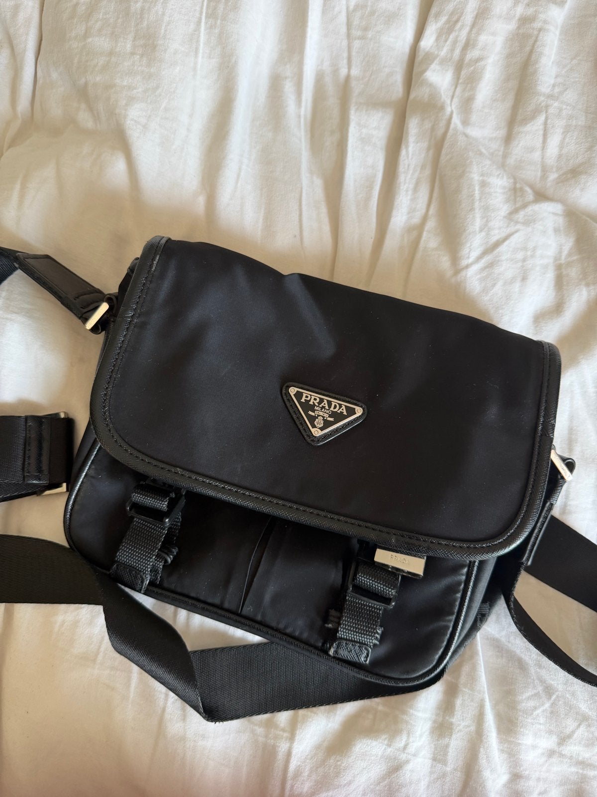 Prada schoudertas met bon en lichte gebruikerssporen, Ophalen, Gebruikt, Zwart, Overige merken