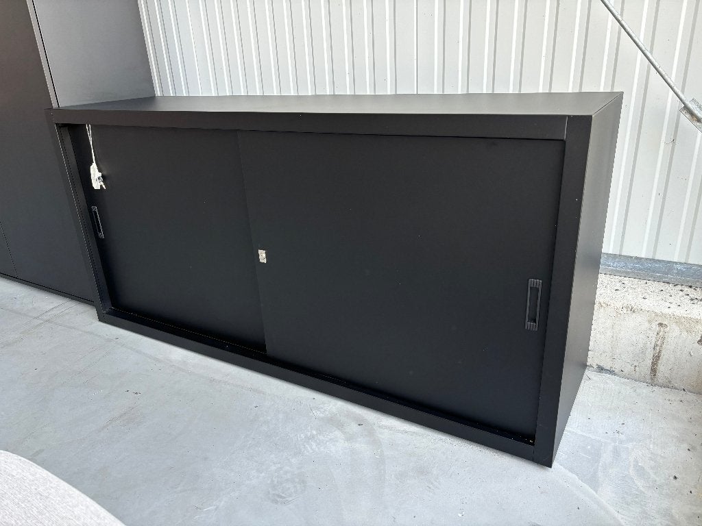 Zwart metalen kast met schuifdeuren - 160x45x76 cm, Ophalen, Nieuw
