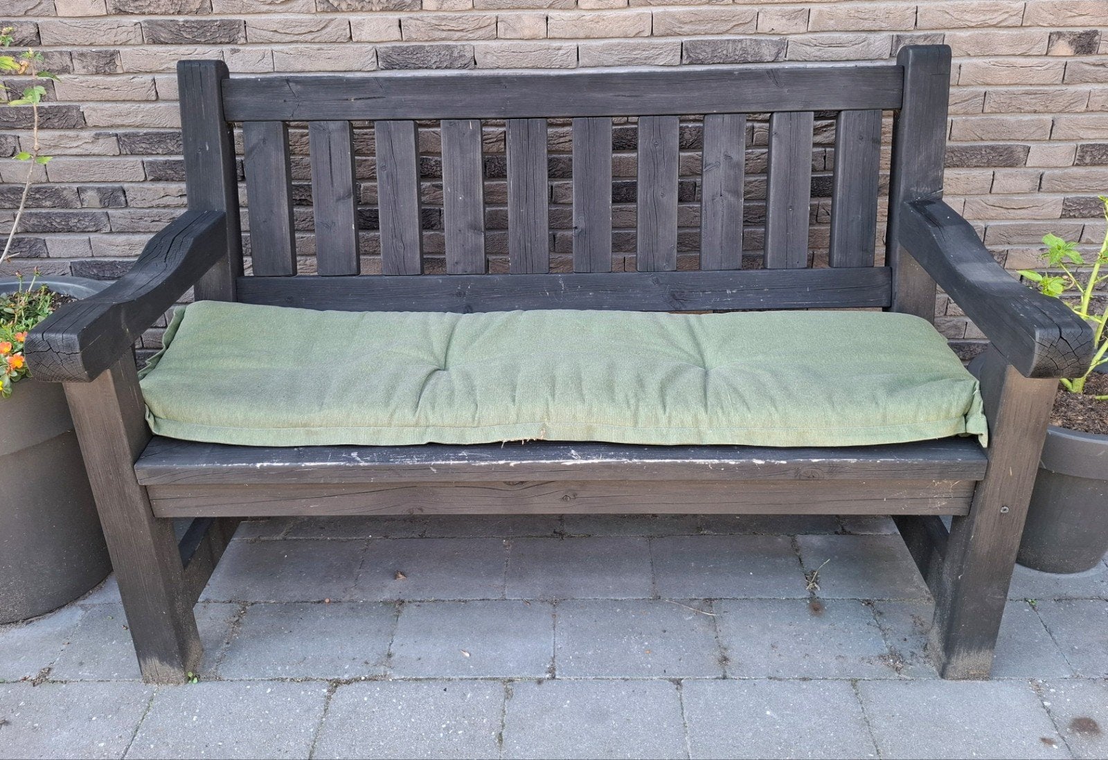 Massief houten tuinbank met groene kussen, Tuin en Terras, Ophalen, Gebruikt, Hout