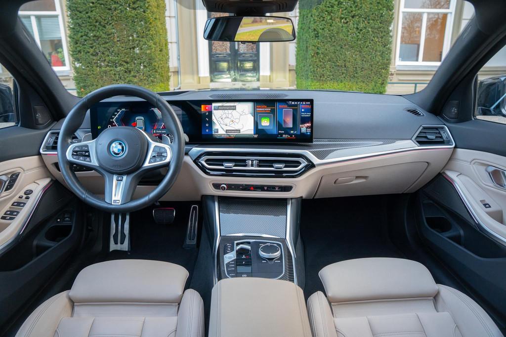 BMW 3-serie Touring 330e High Executive TREKHAAK | PANO | 36, Auto's, BMW, Gebruikt, Euro 6, 4 cilinders, Hybride Elektrisch/Benzine