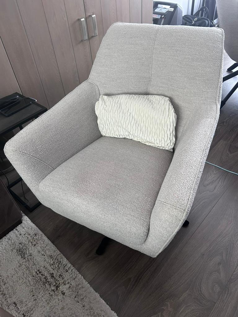 Draaifauteuil. Creme kleurig, Huis en Inrichting, Fauteuils, Ophalen, 75 tot 100 cm, Zo goed als nieuw, 50 tot 75 cm