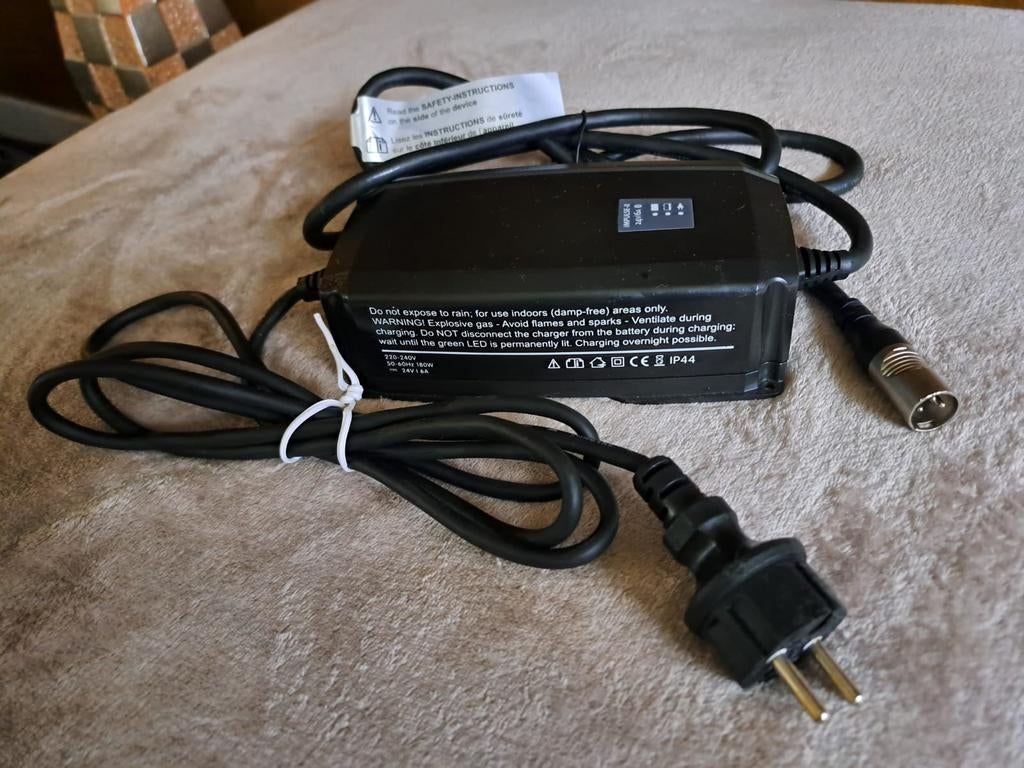 De Victron Energy Impulse II 24V, Fietsen en Brommers, Fietsaccessoires | Fietsaccu's, Ophalen, Zo goed als nieuw