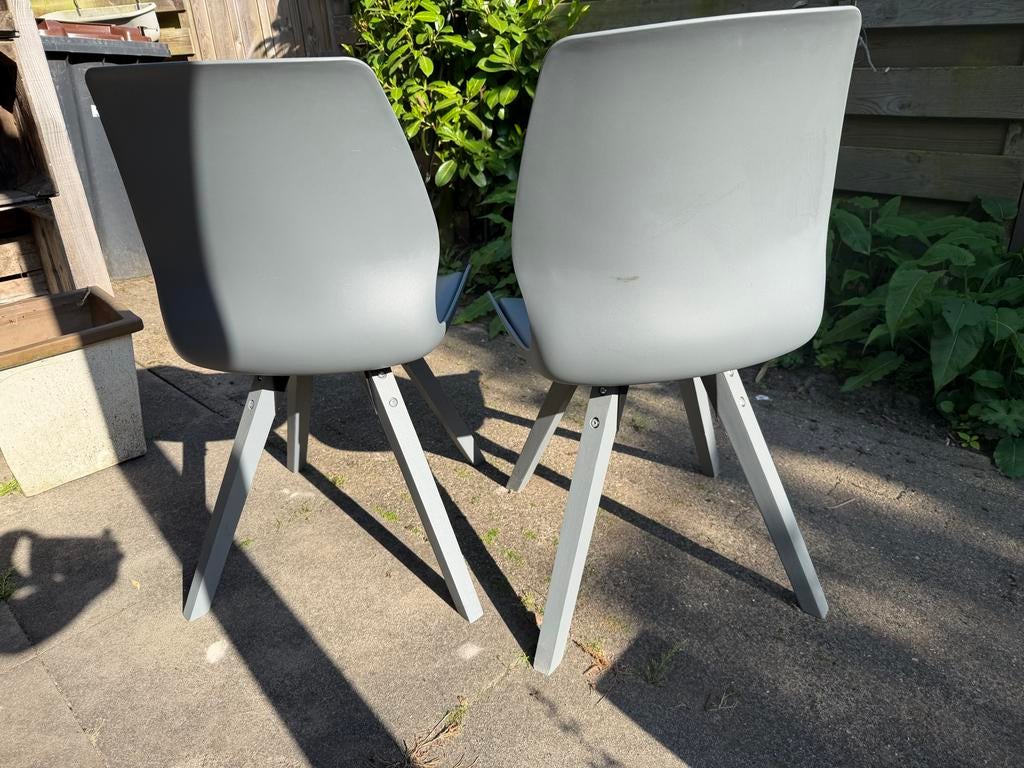 Set van 2 grijze eetkamerstoelen - Modern design, Ophalen, Kunststof, Gebruikt, Twee