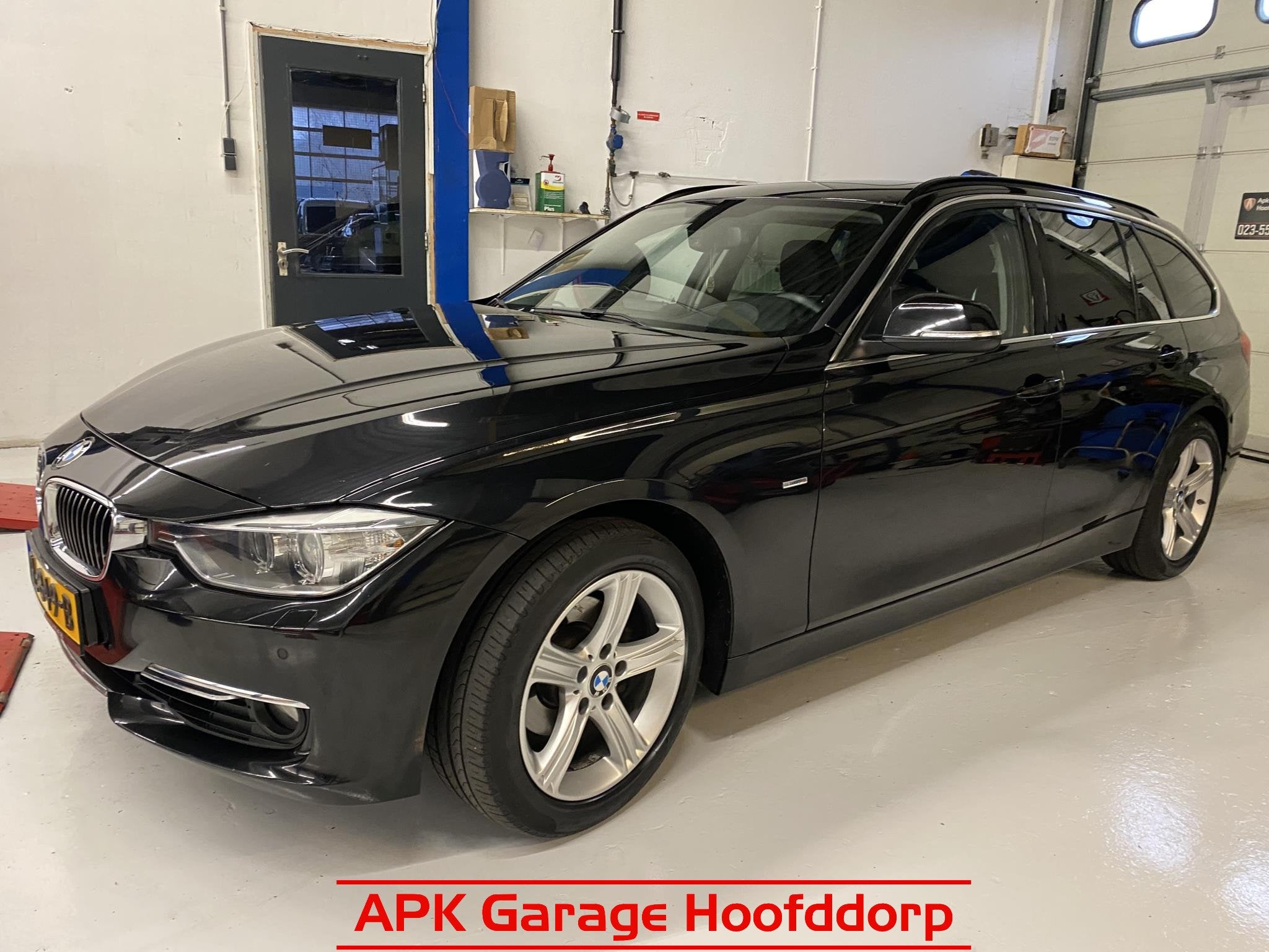 BMW 3-serie Touring 320i High Executive / Pano / leder, Auto's, BMW, Automaat, Achterwielaandrijving, Gebruikt, Euro 6