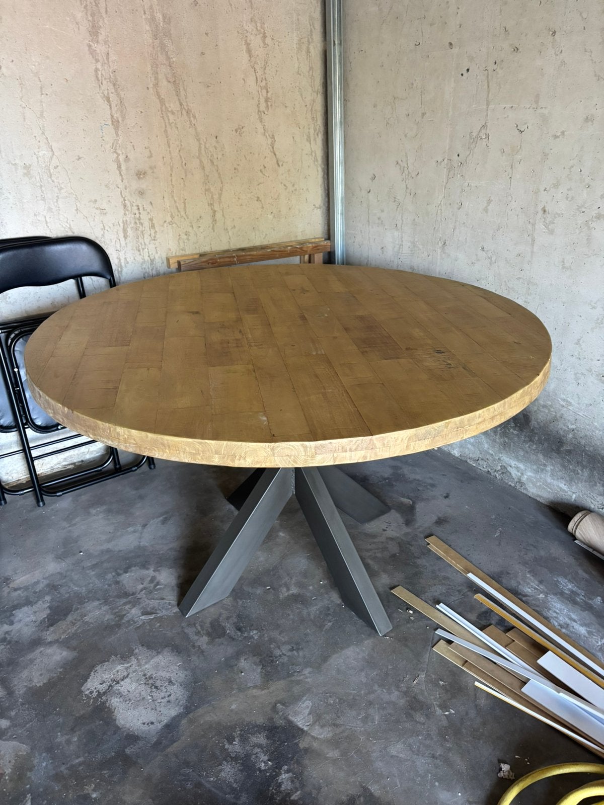 Eettafel rond 130 cm te koop, Huis en Inrichting, Tafels | Eettafels, Ophalen, Rond, Zo goed als nieuw, Vijf personen of meer