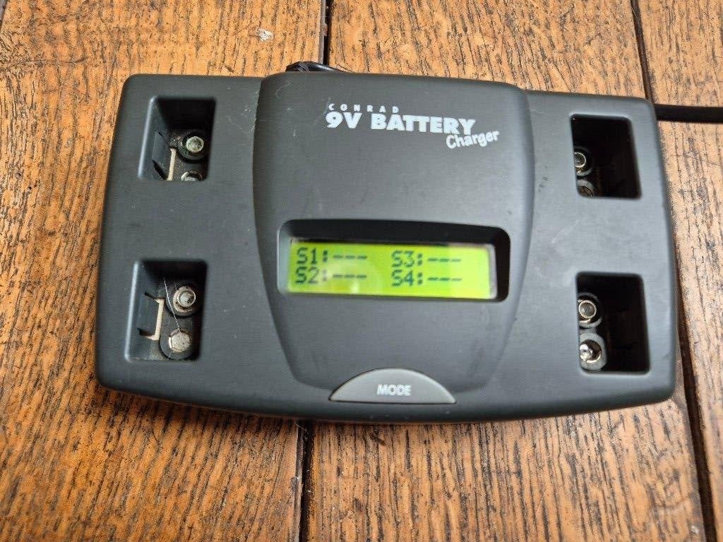 9V oplader 4 slots, Verzenden, Gebruikt