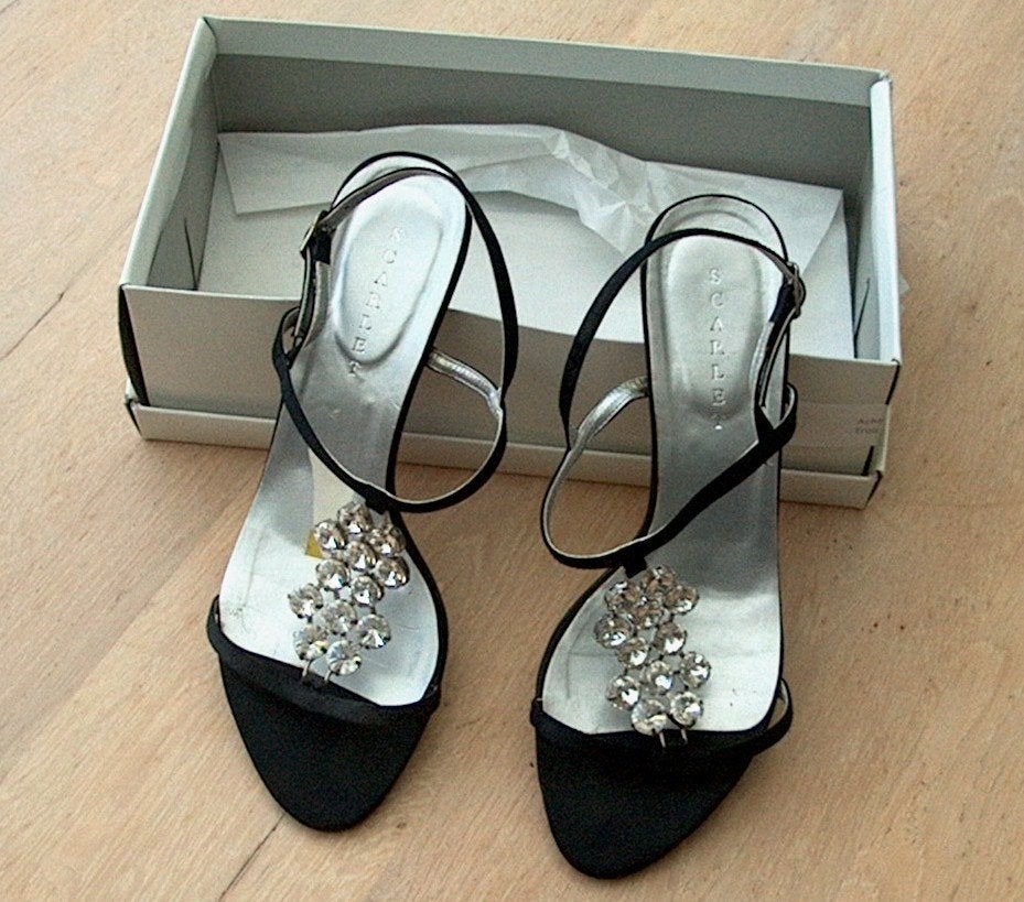 Scarlet : open ( trouwschoenen ) mt 38 met strass steentjes, Kleding | Dames, Ophalen, Zwart, Overige typen, Zo goed als nieuw