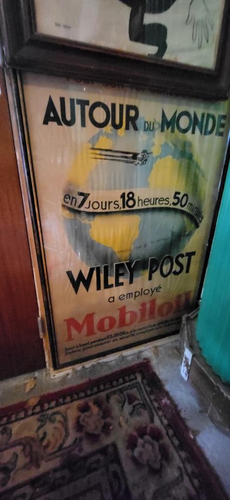 Originele Oude Affiche 1933 - Wiley Post Mobil Oil, Verzamelen, Ophalen, A1 t/m A3, Reclame, Rechthoekig Staand