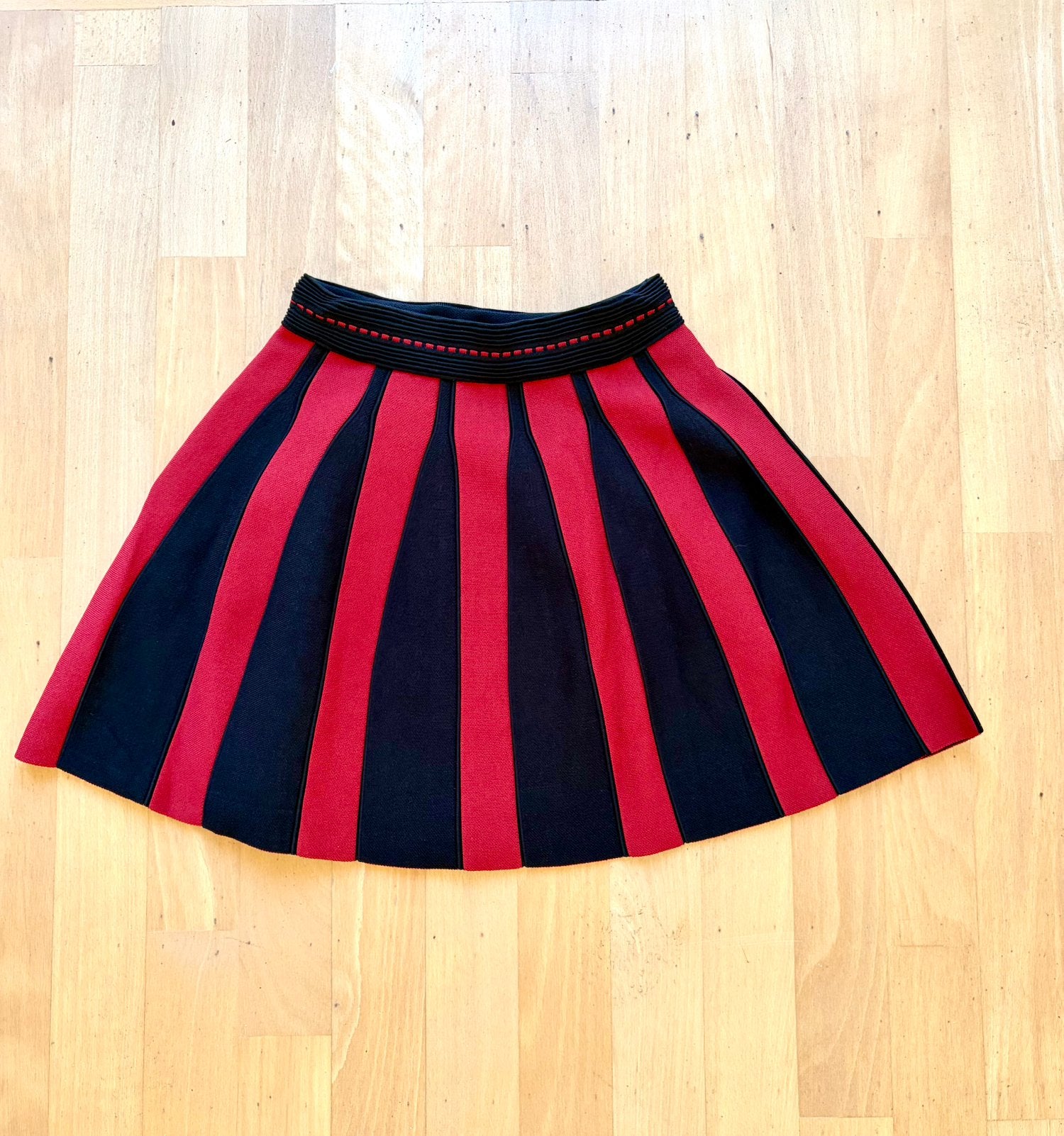 Nieuw rokje Nikkie, Verzenden, Nieuw, Maat 34 (XS) of kleiner, Boven de knie