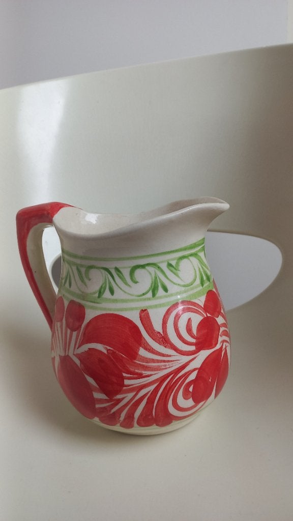 Kitch Kitchen Waterkan met rood-groen bloemmotief, Verzenden, Nieuw, Overige kleuren