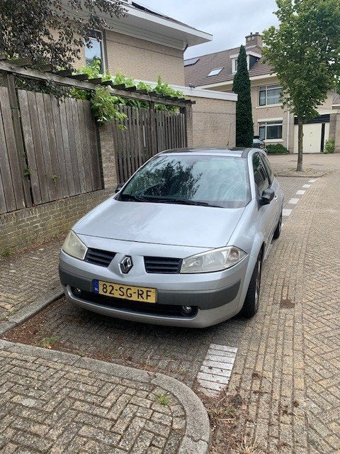 Renault Mégane 1.6 16V 2006 Grijs, Voorwielaandrijving, 15 km/l, 4 cilinders, 49 €/maand