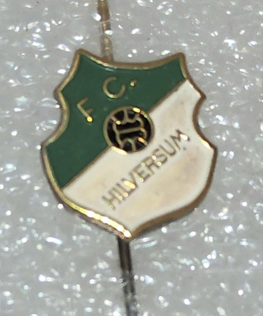 Vintage FC Hilversum Speldje - Voetbalclub, Verzamelen, Speldjes, Pins en Buttons, Ophalen of Verzenden, Gebruikt, Sport, Speldje of Pin