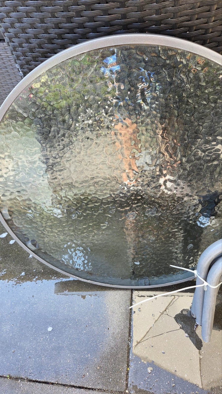 Ronde tuintafel met glazen blad, Tuin en Terras, Tuintafels, Ophalen, Gebruikt, Rond, Metaal