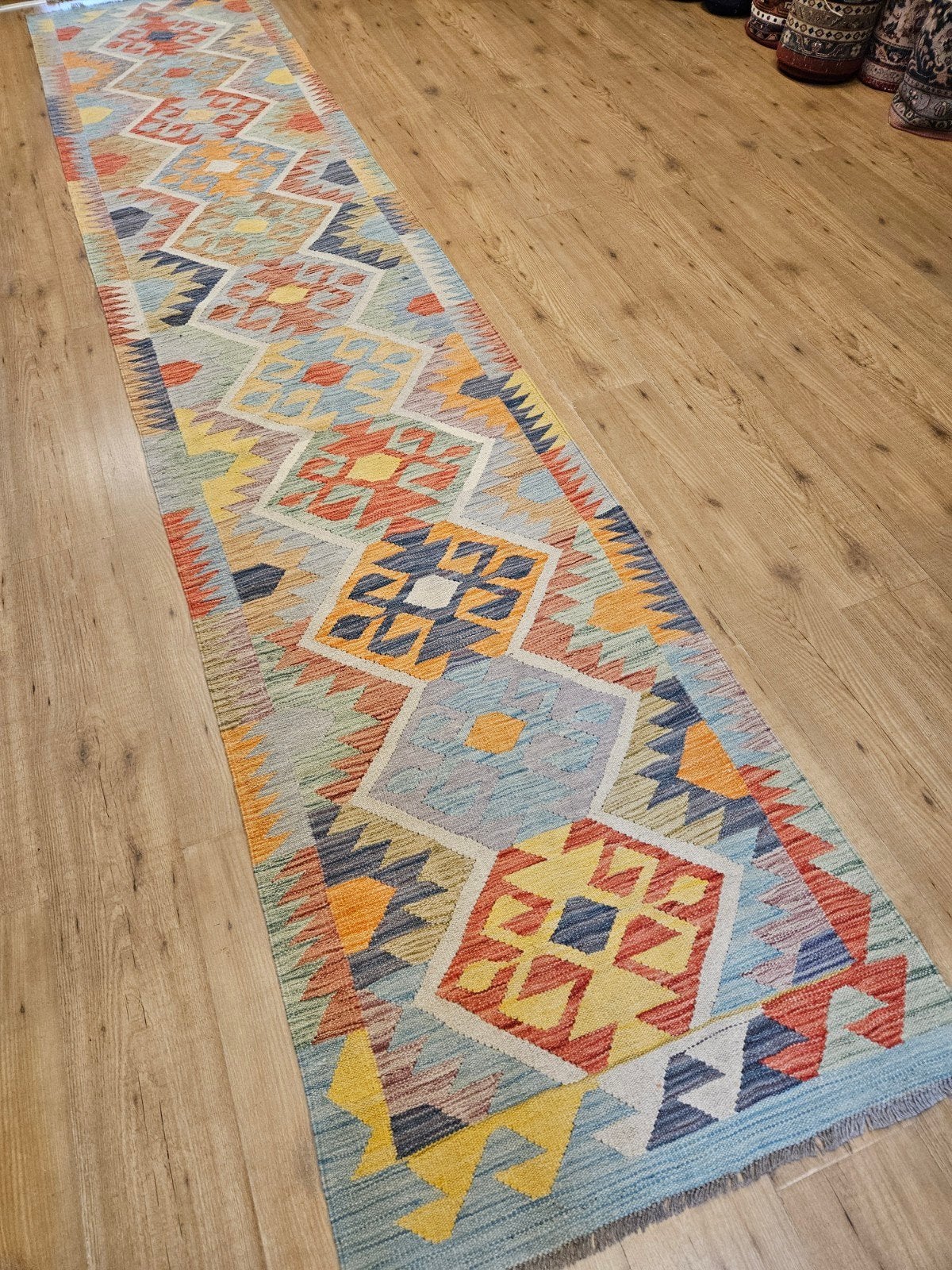 Handgeweven oosterse wollen kelim loper 398x84, Info@SlatsAntiek.nl, Vof Slats Antiek, Kelim, Herenstraat 31 leiden