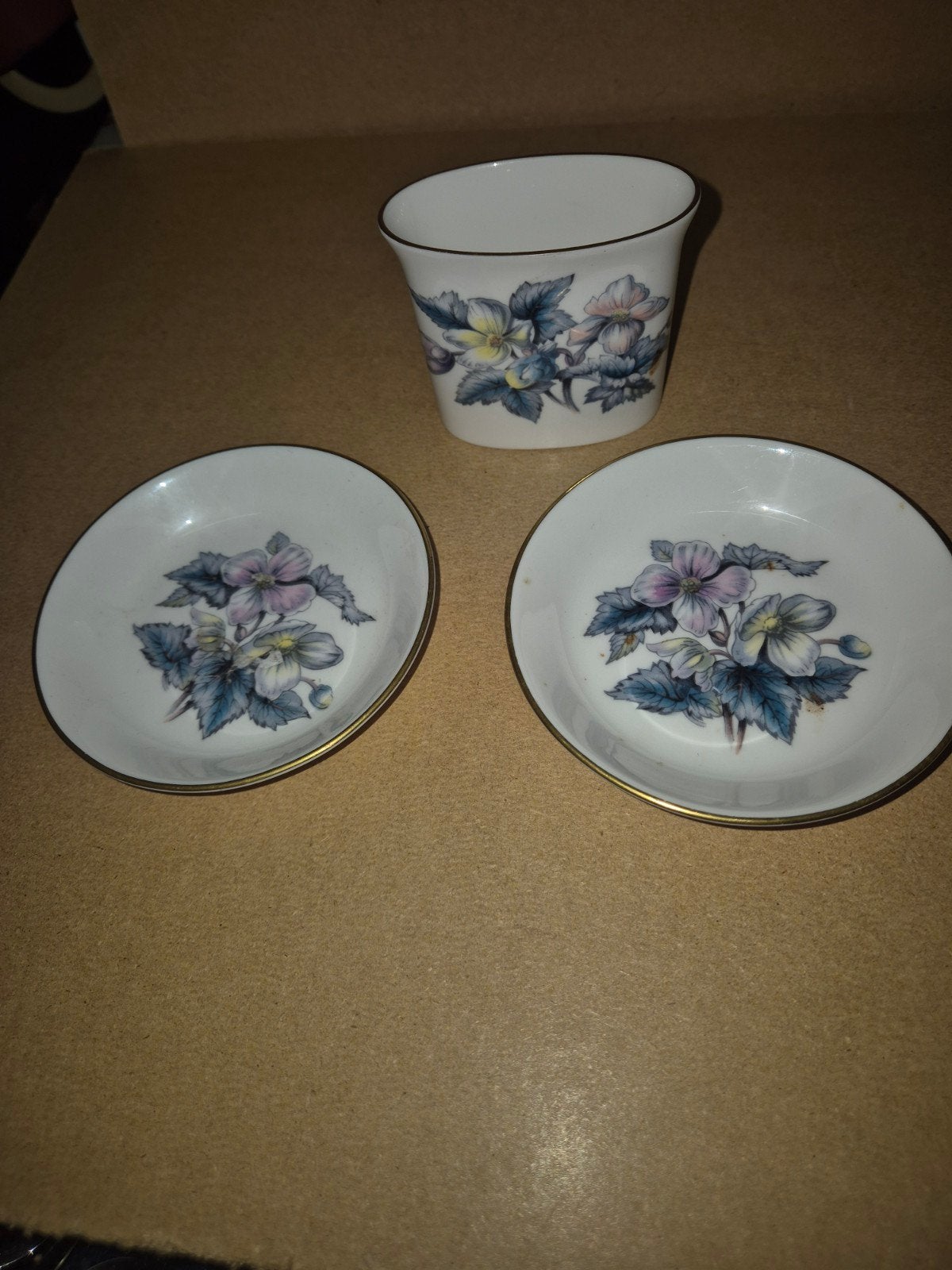 royal Worchester fine bone china porselein, Ophalen of Verzenden, Zo goed als nieuw, Porselein, Bord of Schaal