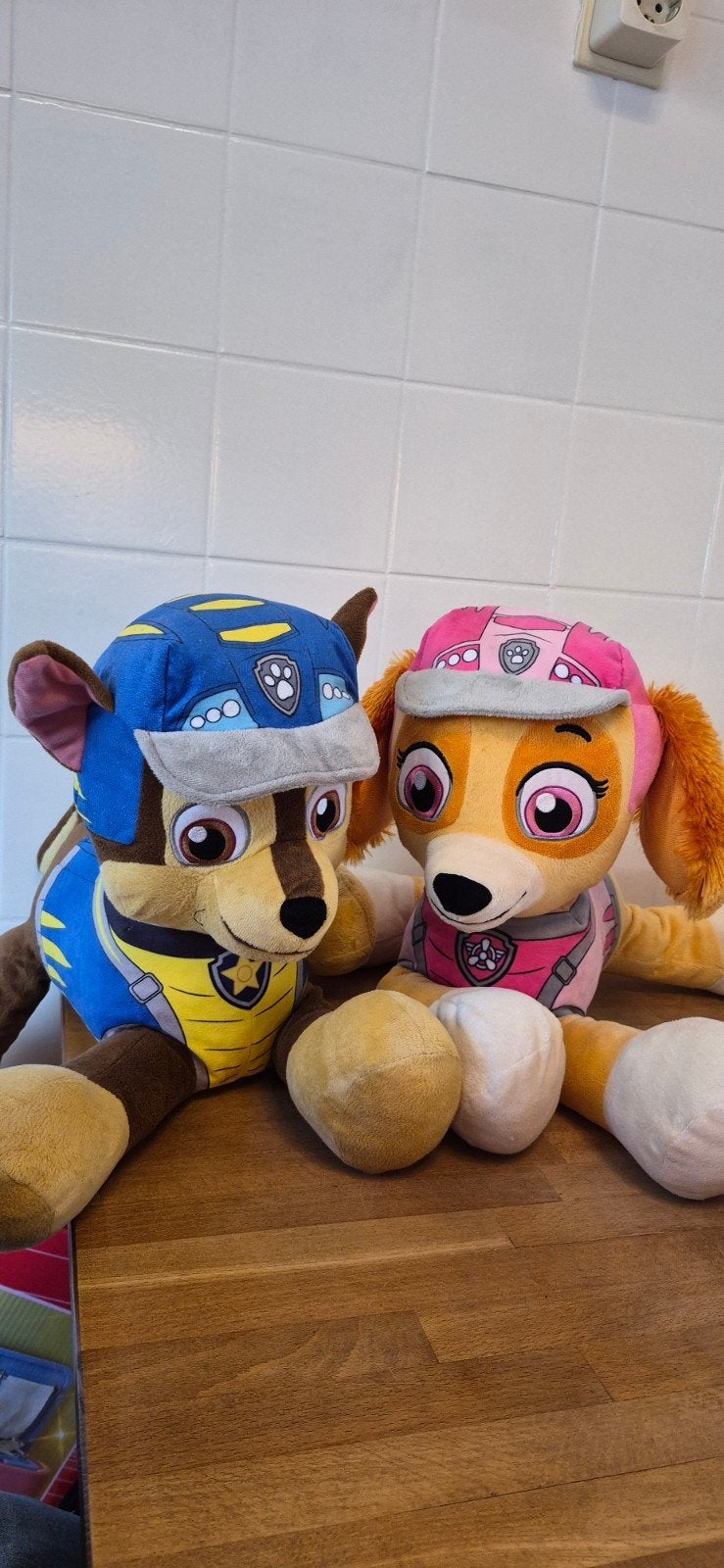 2 grote Paw Patrol Knuffels Chase en Skye, Blauw, Zo goed als nieuw, Middelgroot (20 tot 80 cm), Paw Patrol
