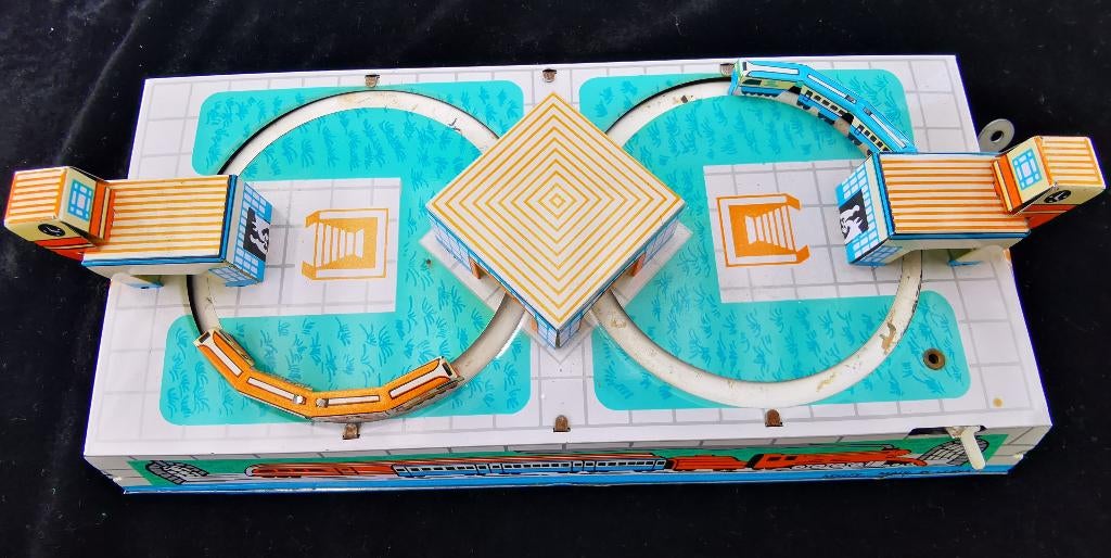Vintage MS279 Chinese Tin opwind Trein Station Toy, Ophalen of Verzenden