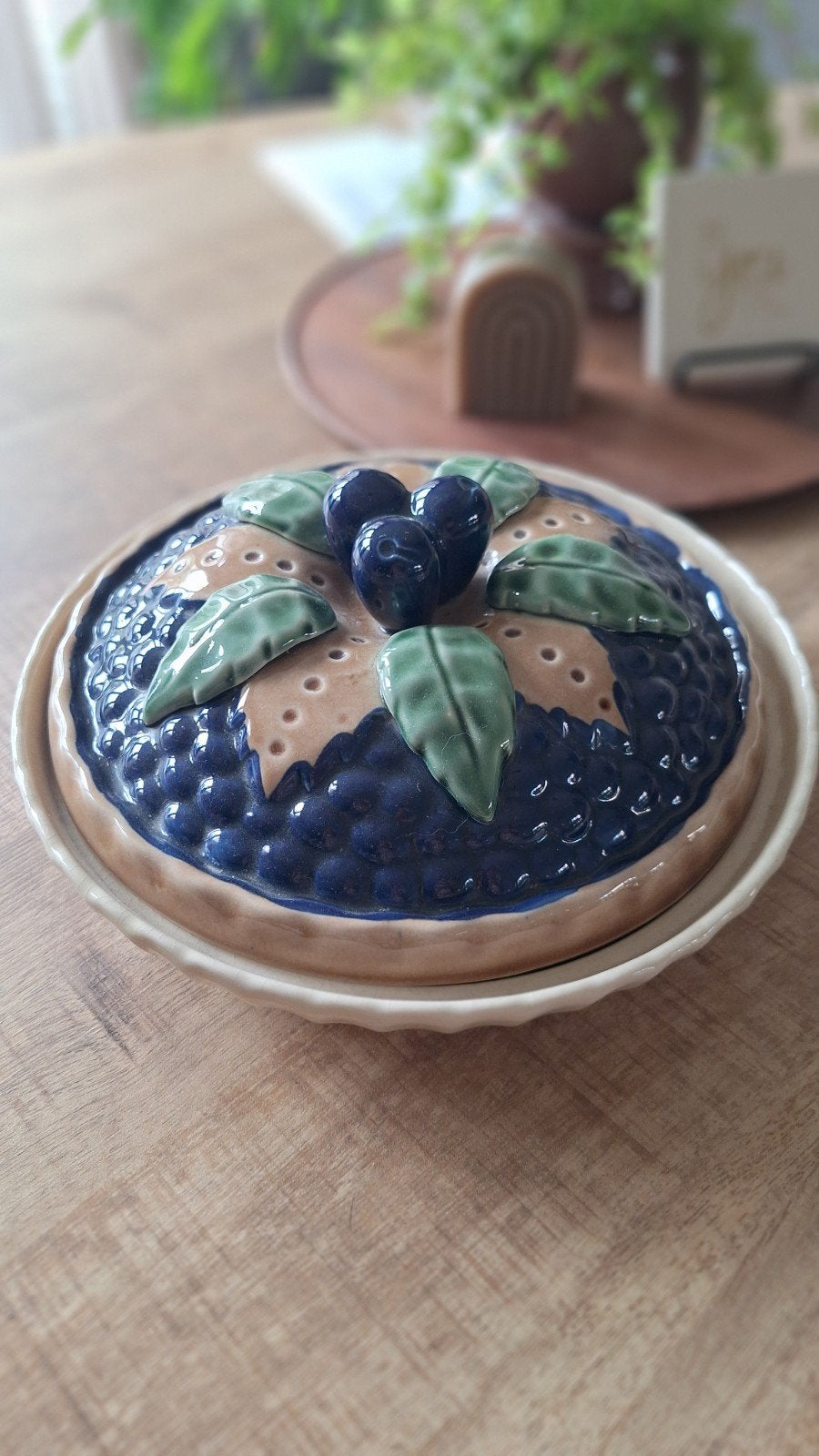 Vintage Aardewerk Boterpot met Blauwe Bessen Decoratie, Overige typen, Ophalen of Verzenden, Zo goed als nieuw, Overige stijlen