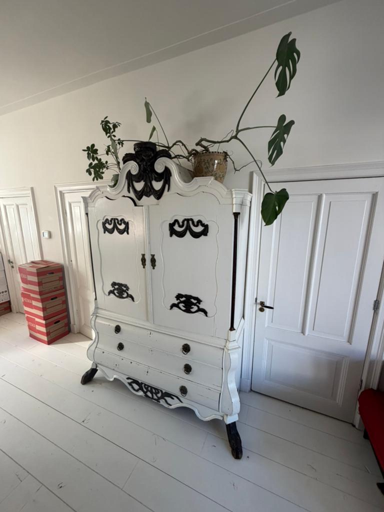 Grote Friese servieskast, Ophalen