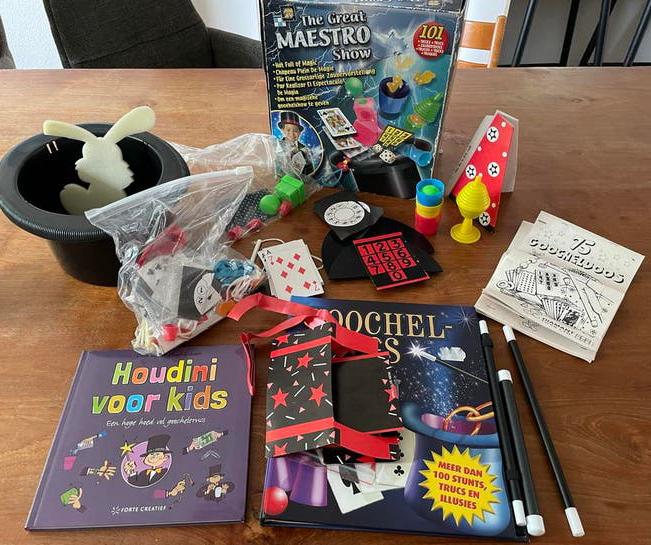 Goochelset: Goocheldoos met 2 Goochelboeken, Ophalen of Verzenden, Gebruikt, Puzzelen